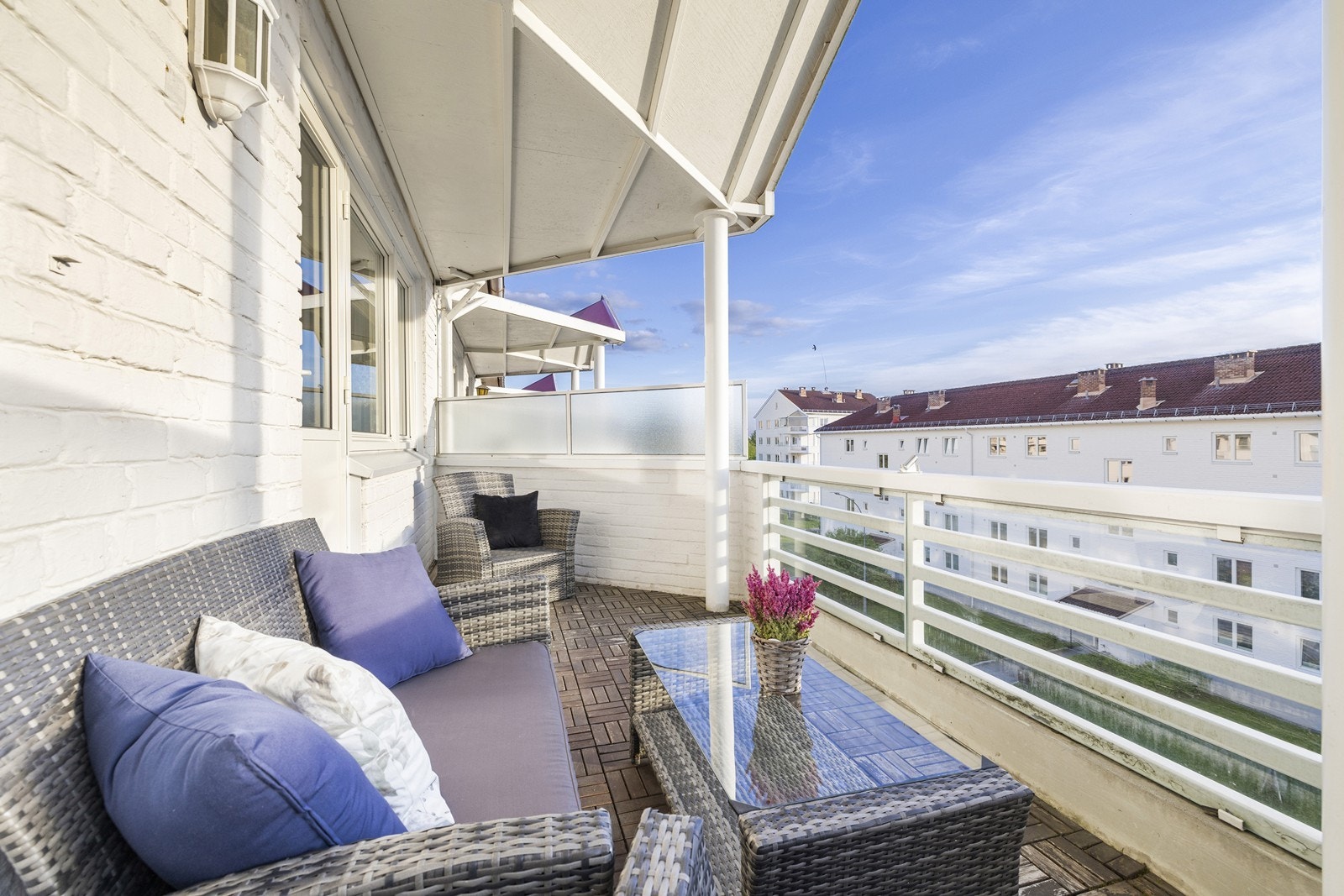 Vestvendt balkong på ca. 9 m². Galleribilde