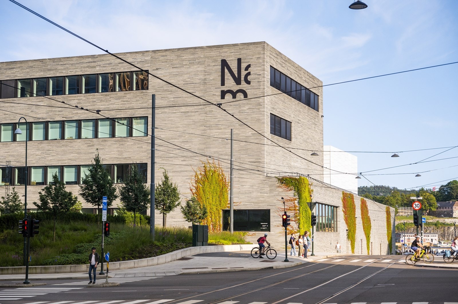 Nasjonalmuseet stiller ut Norges største samlinger av kunst, arkitektur og design og a pnet i 2022. Galleribilde