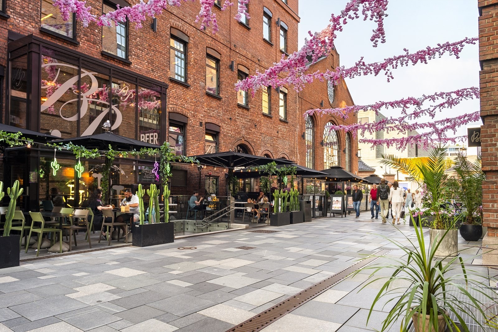 Aker Brygge er kun en kort spasertur unna med flere butikker, restauranter m.m. Galleribilde