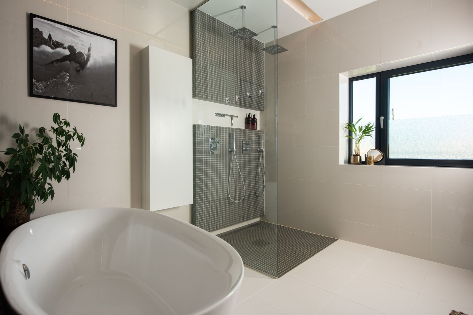 Lekkert bad tilhørende master bedroom Galleribilde