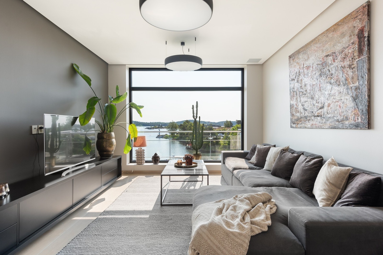 Egen TV-stue med nydelig utsikt over fjorden Galleribilde