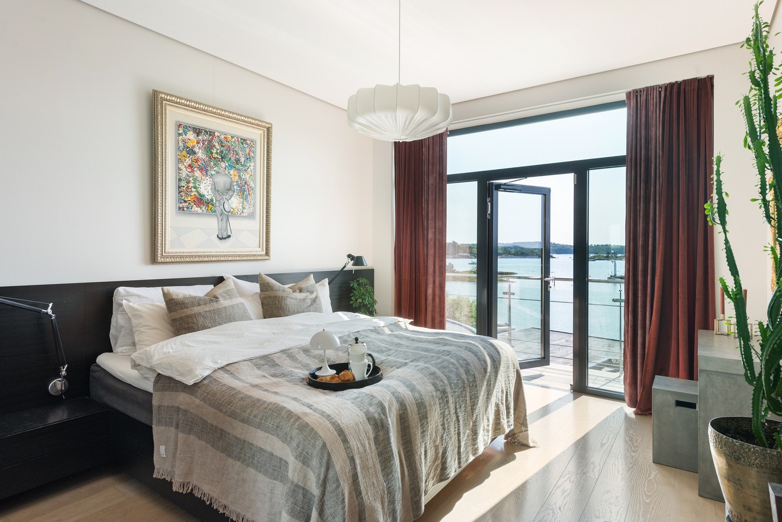 Lekkert master bedroom med walk in og eget privat bad Galleribilde