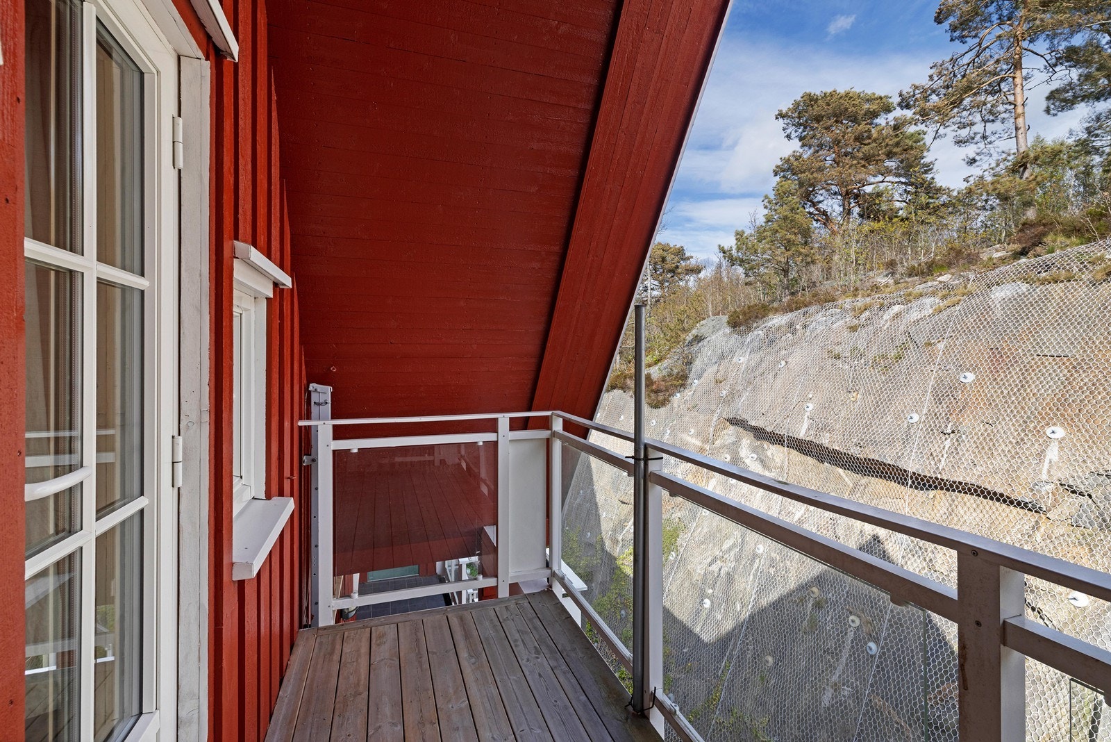 Balkong med morgensol. Galleribilde