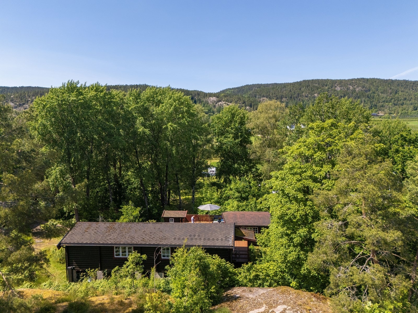 Nærhet til sjø og fantastiske tur- og rekreasjonsområder. Galleribilde