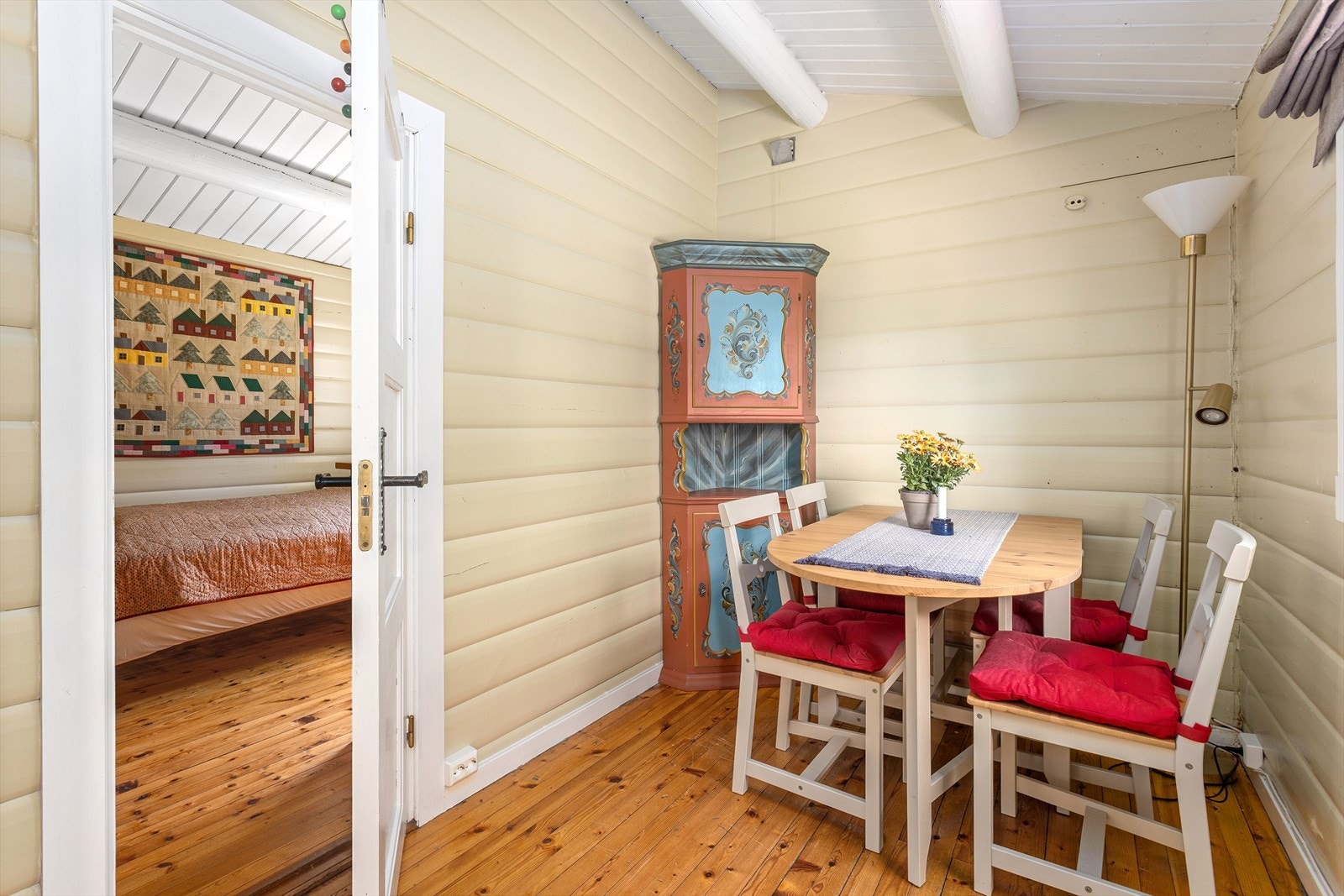 Spisegruppen tar plass i egen sone og inviterer til sosiale og hyggelige måltider. Galleribilde