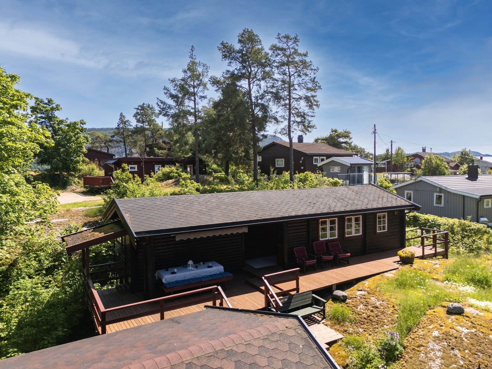 Eiendommen byr på flotte uteområder samt gode solforhold. Galleribilde