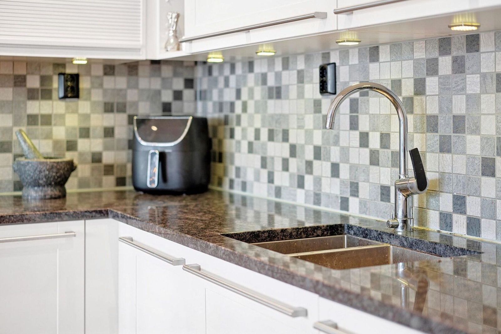 Kjøkkenet har fine detaljer. Galleribilde