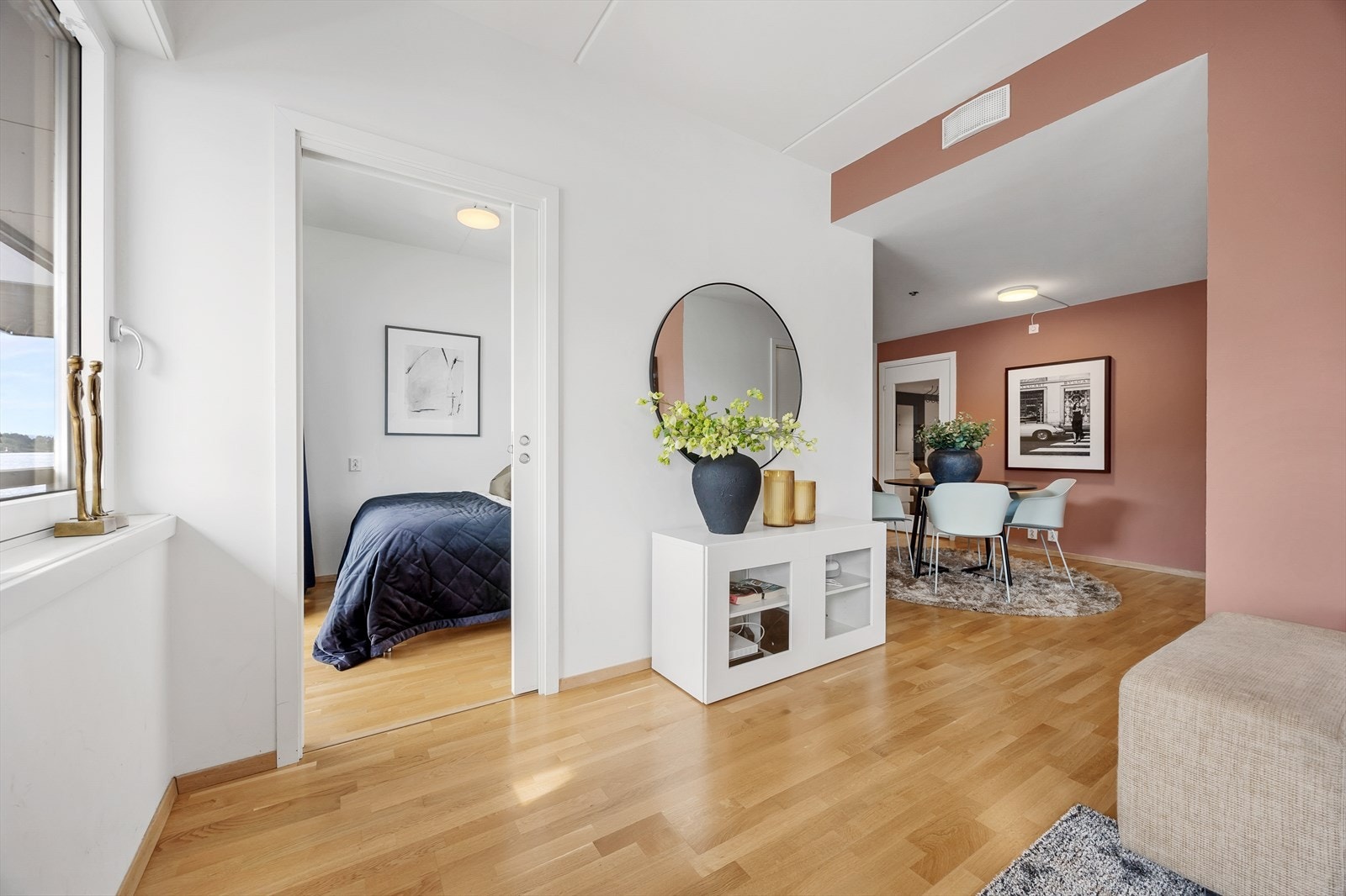 Leiligheten har i dag tre gode og lune soverom Galleribilde