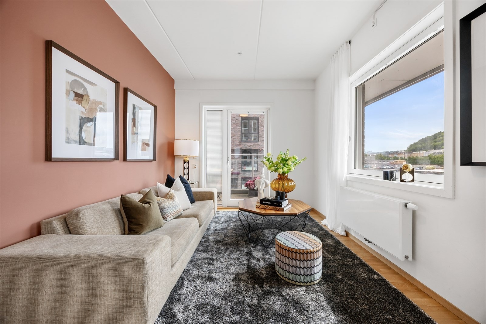 Fra stuen er det utgang til balkongen Galleribilde