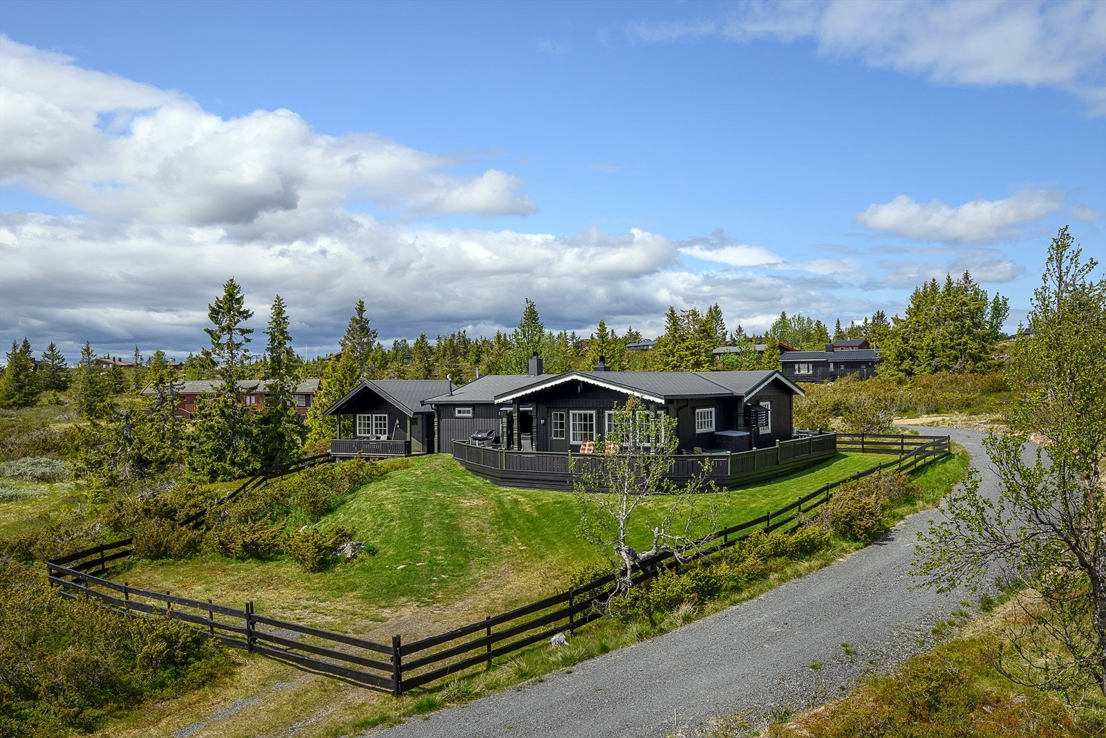 Velkommen til Elgåsen 32! Koselig og påkostet fritidseiendom som ligger i naturskjønne og populære omgivelser. Galleribilde