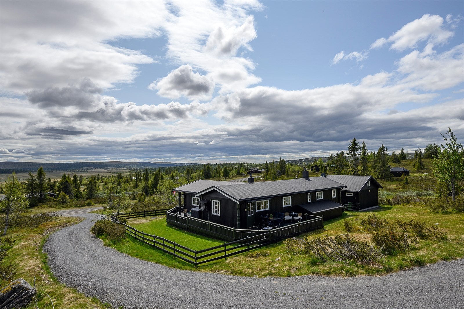 Innbydende og godt vedlikeholdt fritidseiendom. Galleribilde