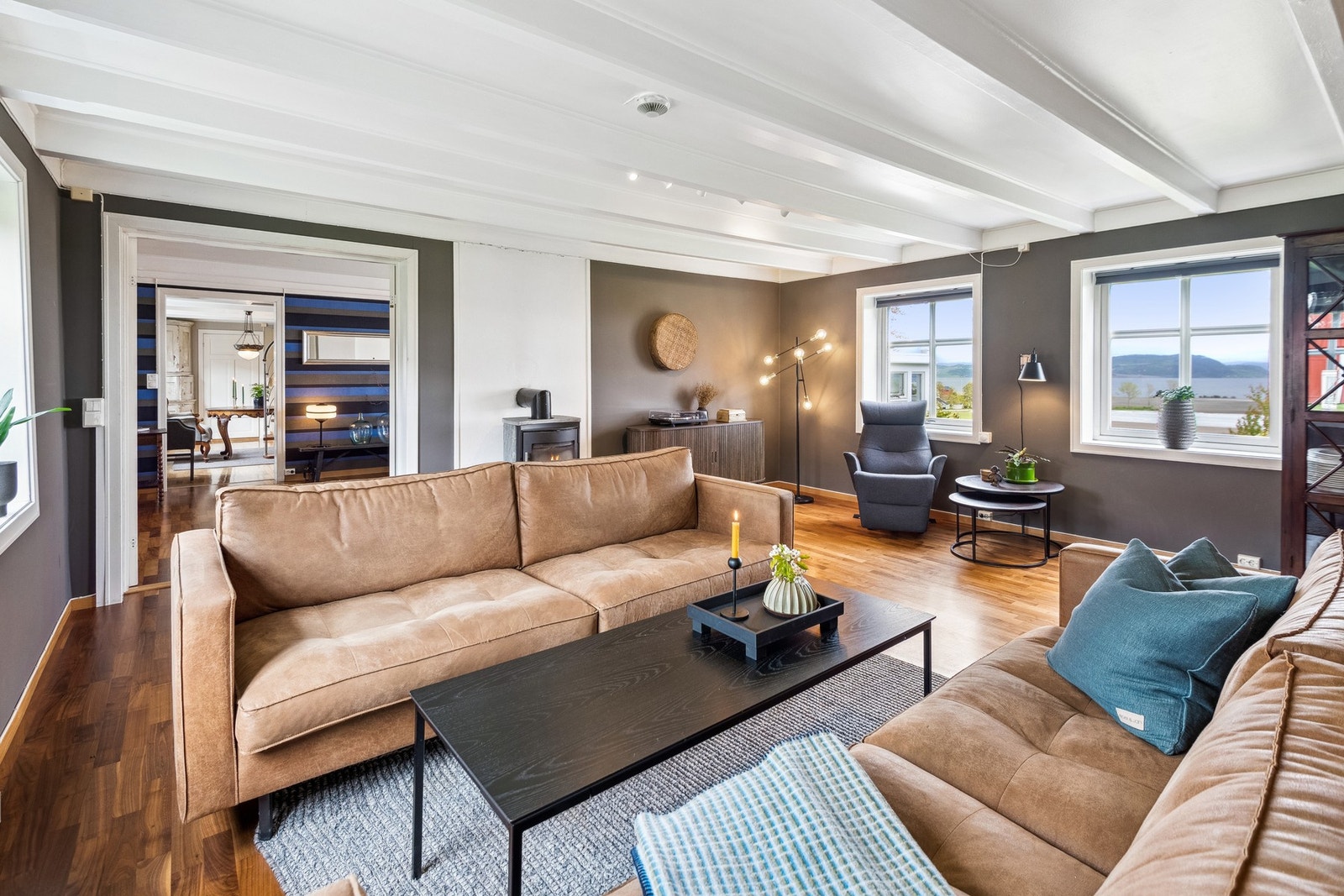 Stue i hovedetasjen. Galleribilde