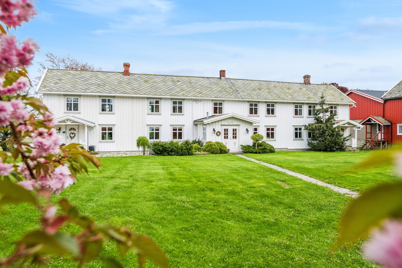 Flott og godt vedlikeholdt våningshus fra 1800 tallet. Galleribilde