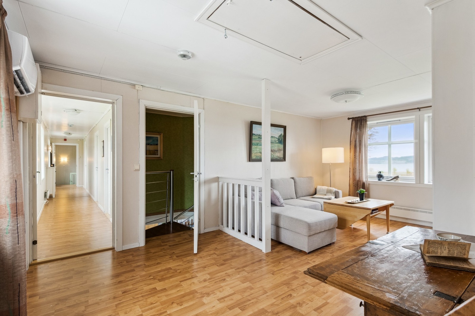 Loftstue. Galleribilde