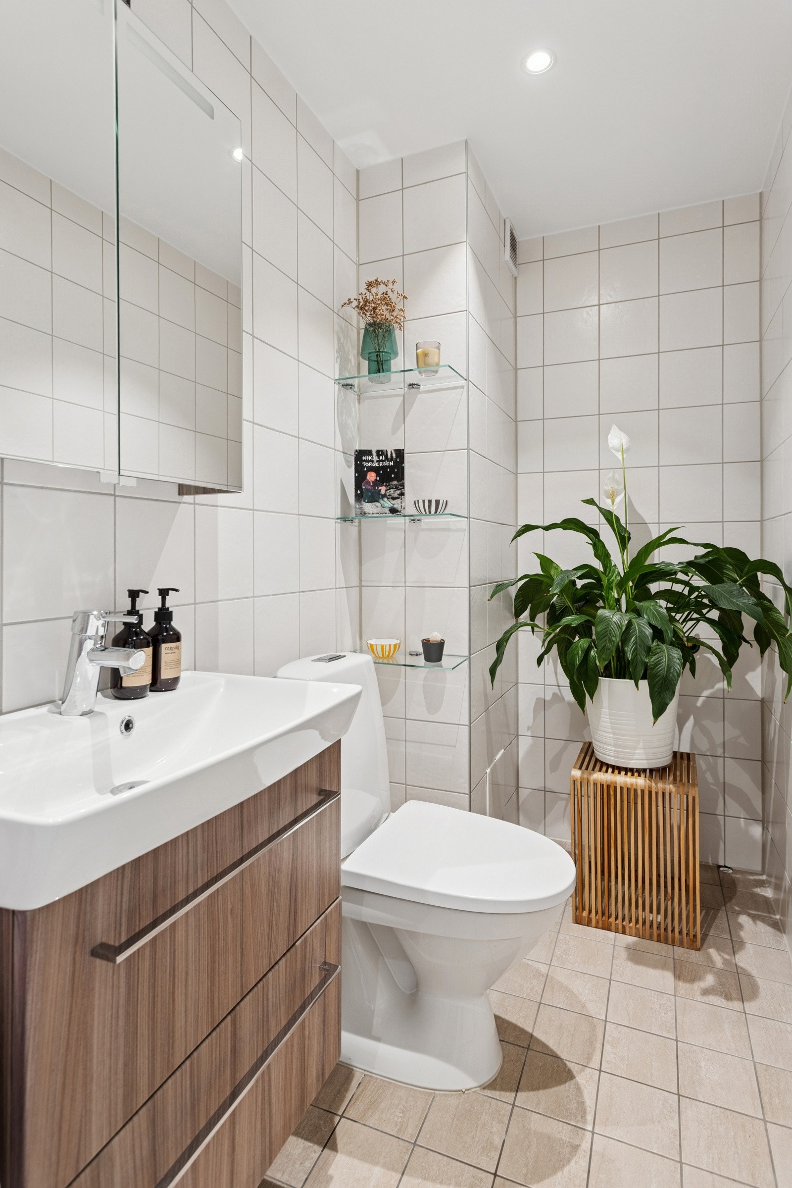 Fra gjestetoalett med adkomst fra entré Galleribilde