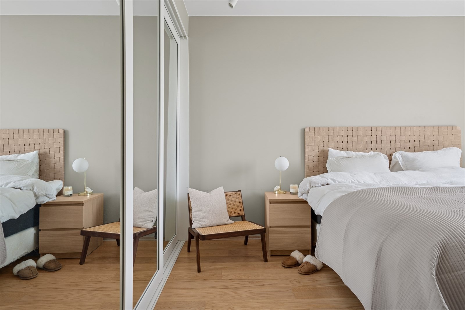 Oppbevaringsplass i skyvedørsgarderobe. Galleribilde