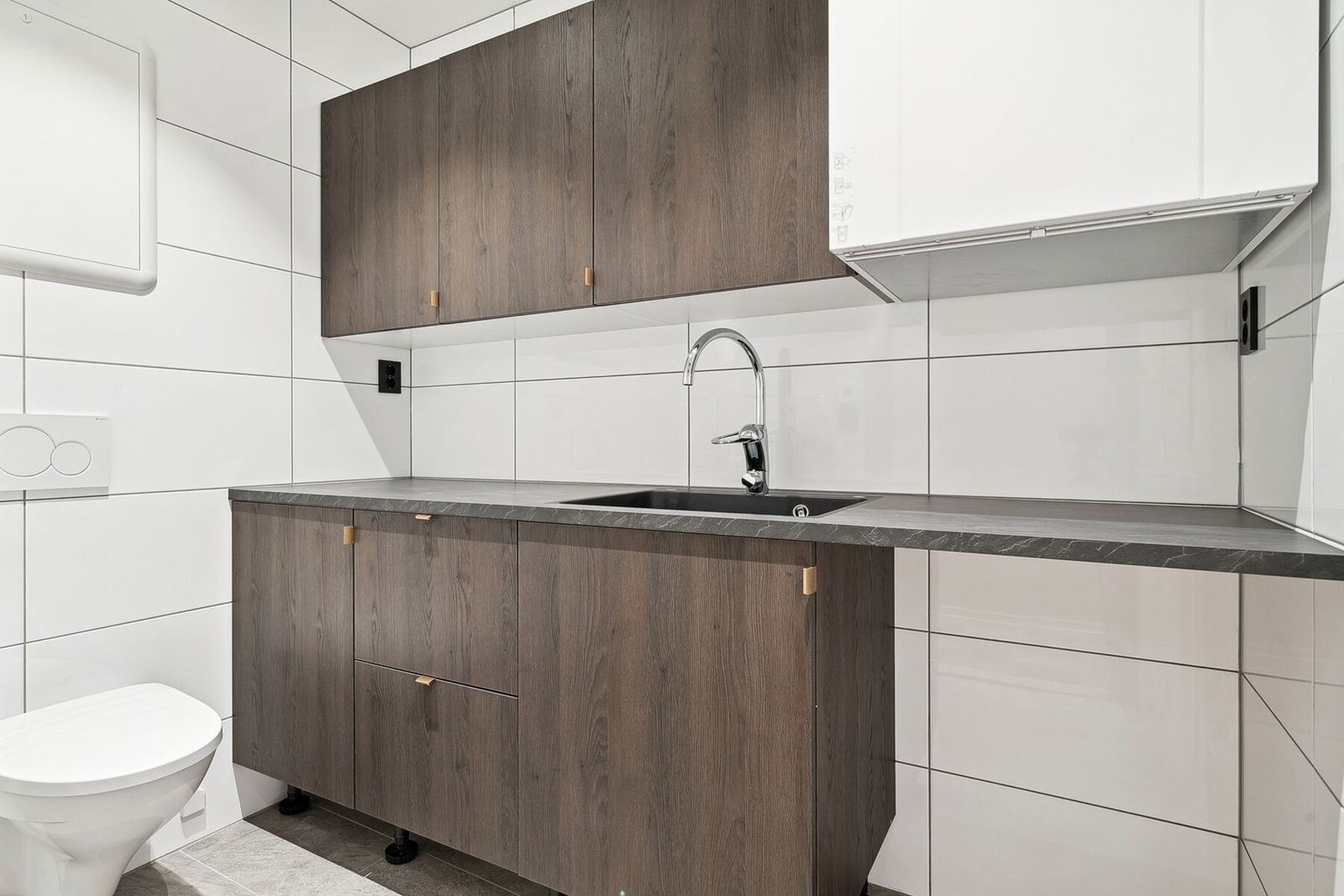 Vaskerom med toalett Galleribilde