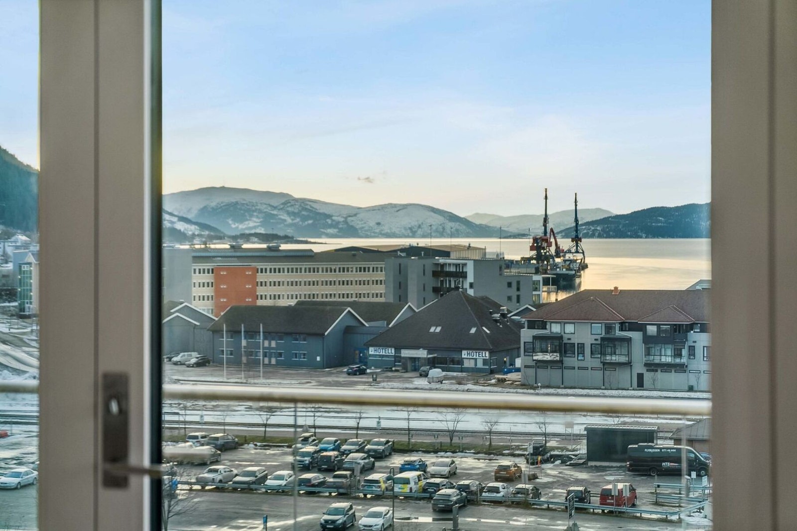 Fra stuen er det adkomst til en flott balkong. Galleribilde