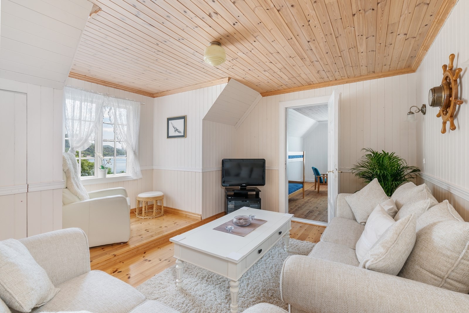 Romslig loftstue med nydelig utsikt Galleribilde