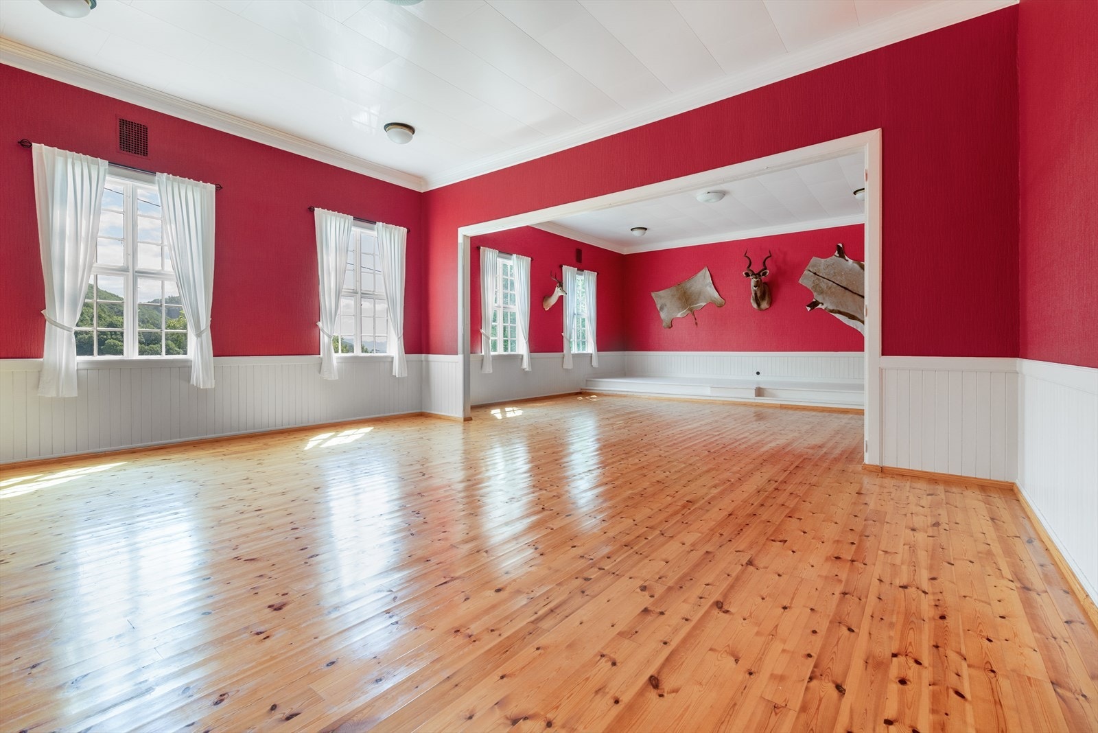 Storsal med ekstra takhøyde! Galleribilde