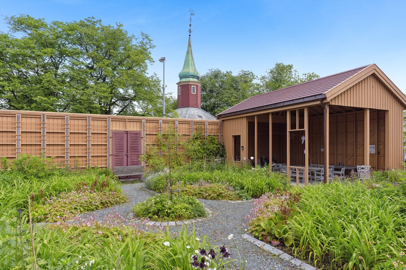 Området er et ærverdig bygårdsområde, med flere verneverdige og herskapelige eiendommer. Alt av sentrumsfasiliteter finnes i umiddelbar nærhet. Galleribilde