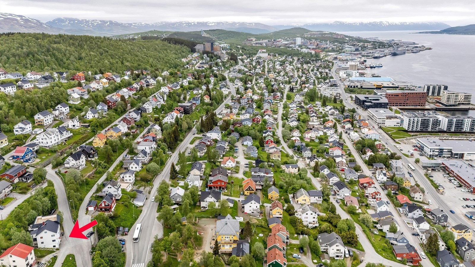 Forholdsvis kort veg til UNN/UiT Galleribilde