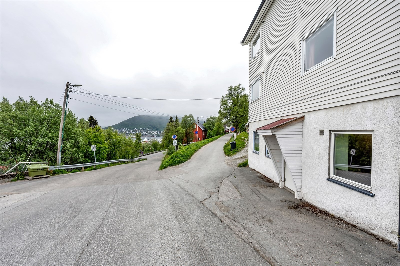 Enkel og trappefri adkomst til leiligheten. Galleribilde