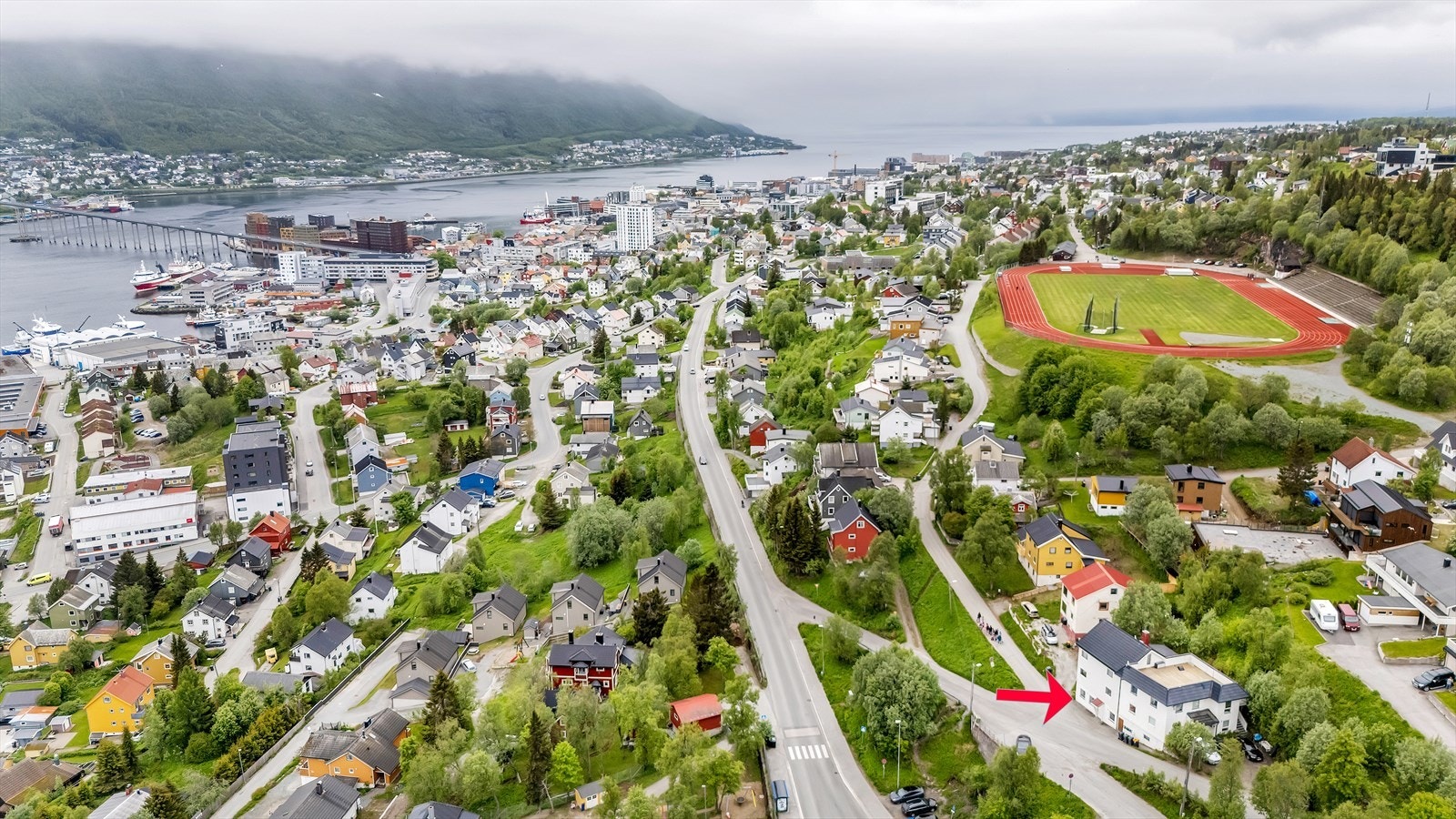 Leiligheten ligger fint til like ved Valhalla med kort veg til sentrum, lysløype, barnehage og busstopp med meget gode bussforbindelser Galleribilde