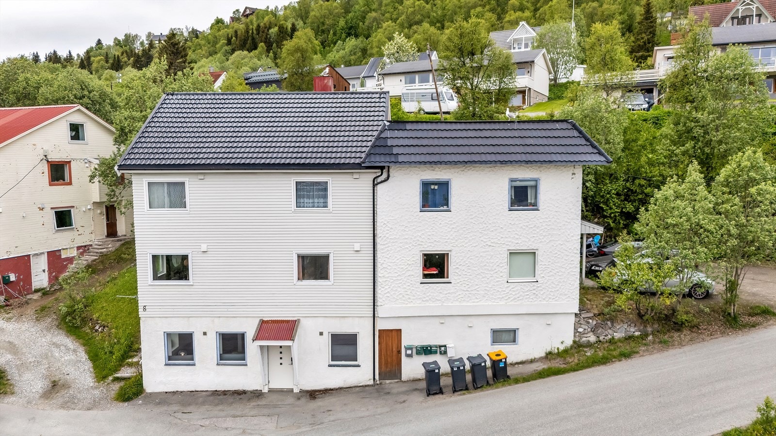 Lite sameie på 5 seksjoner med lave felleskostnader. Sportsbod i fellesarealer Galleribilde