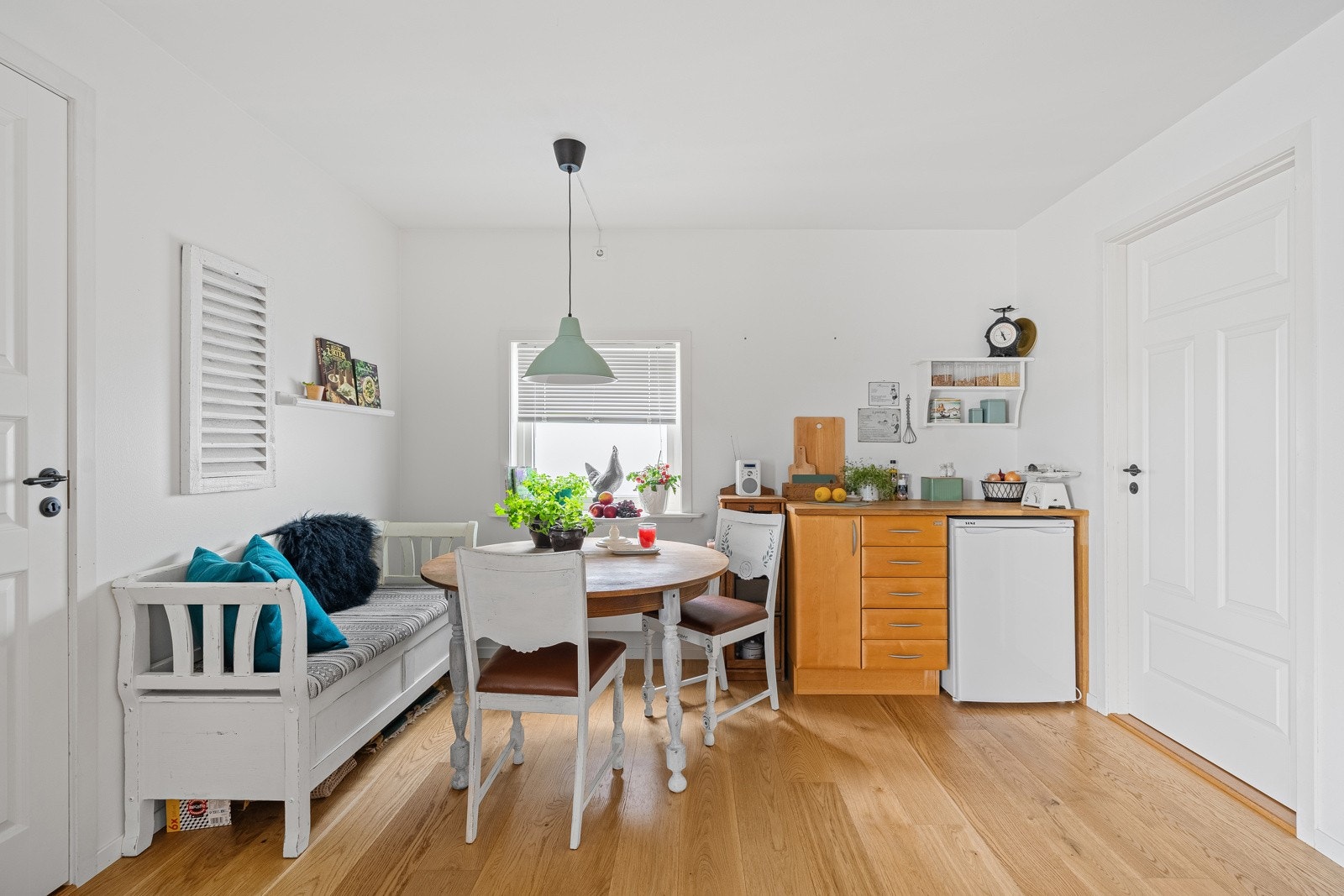 Her er plass til langbord hvor man kan dekke til flere gjester ved større anledninger. Galleribilde
