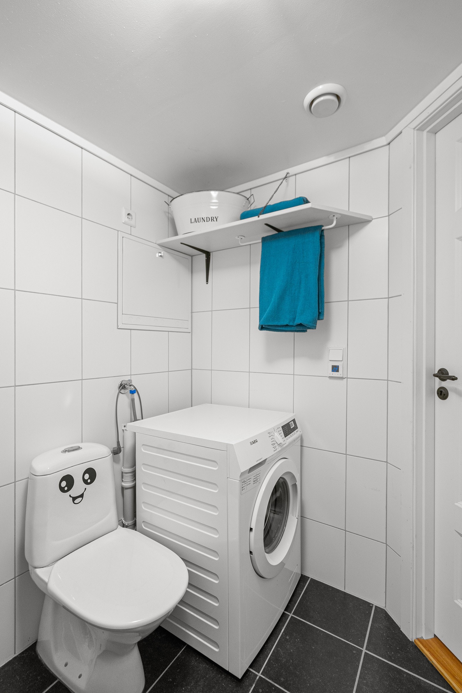 Opplegg for vaskemaskin på badet Galleribilde