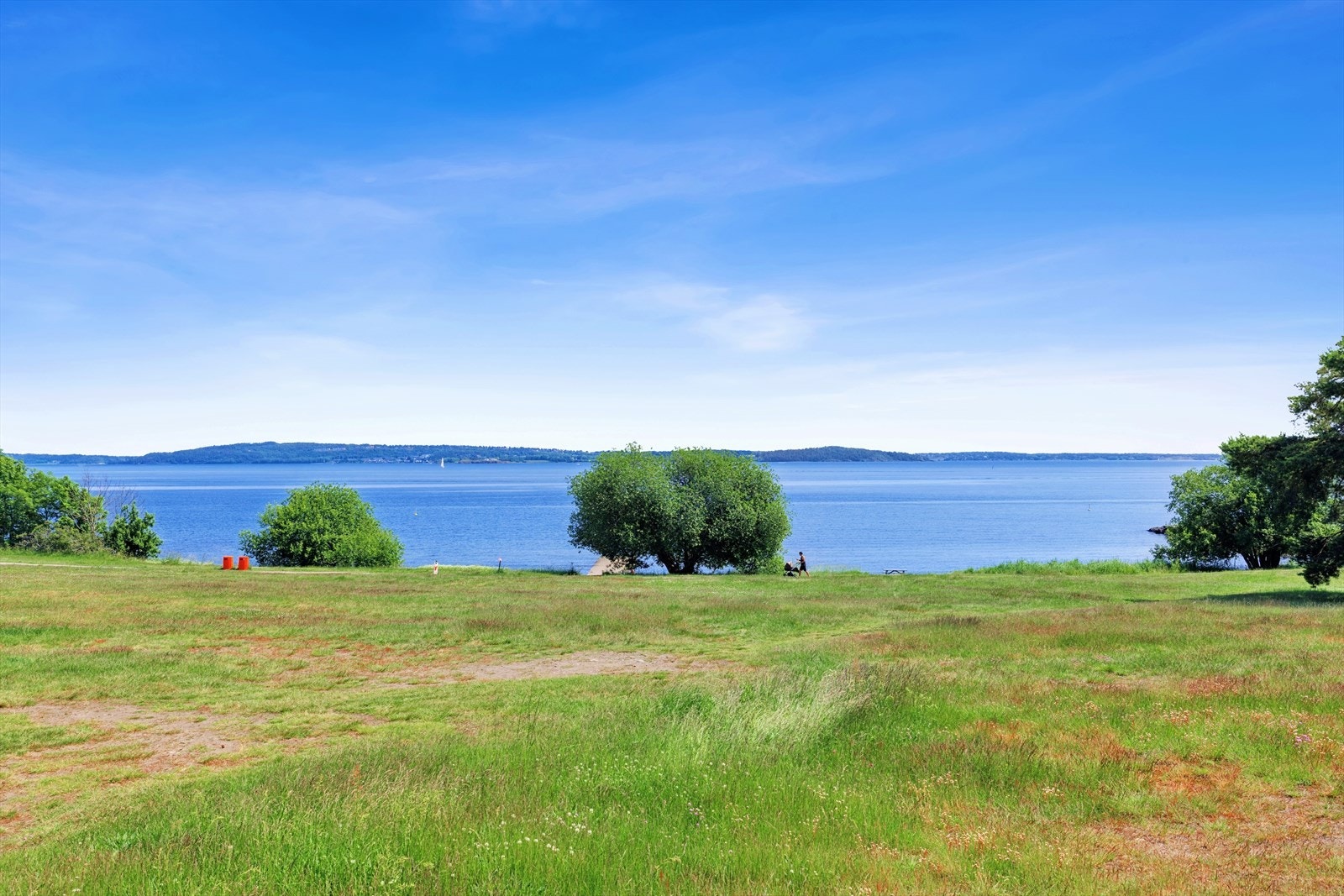 Vollane med populær badeplass og turister inn til Hortenskogen ligger få skritt fra leiligheten. Galleribilde