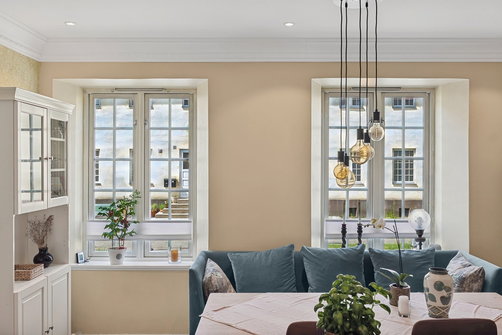 Store vinduer er en gjennomgående "detalj" i leiligheten. Galleribilde