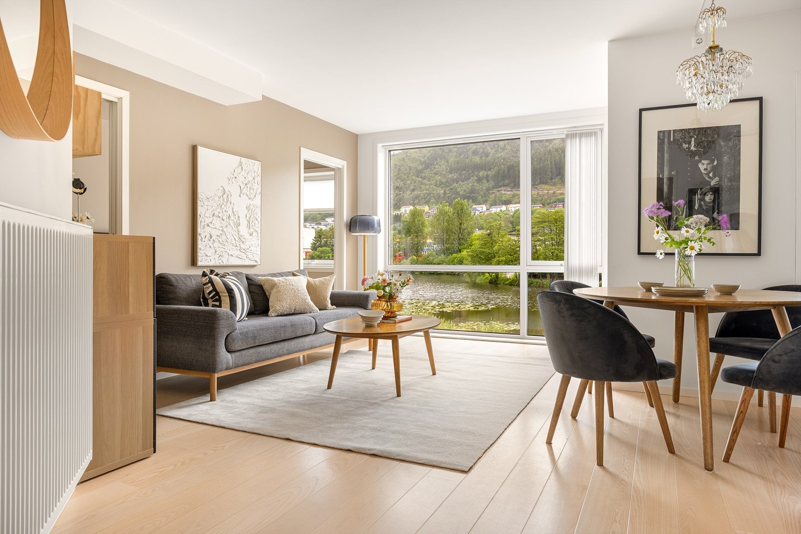Det er god plass til å innrede med sofakrok og spisestue Galleribilde