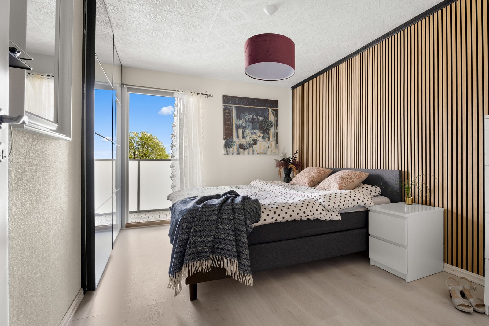 Hovedsoverom med utgang til østvendt balkong Galleribilde