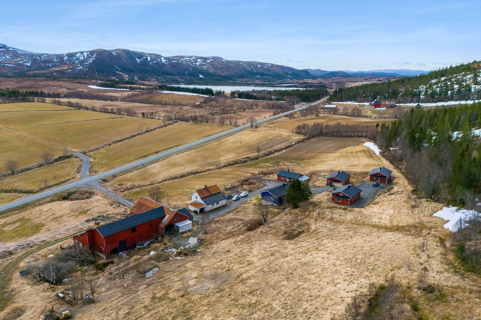 Thomas Lerstadgrind v/ Heimdal Eiendomsmegling har gleden av å presentere dette flotte landbrukseiendommen! Galleribilde