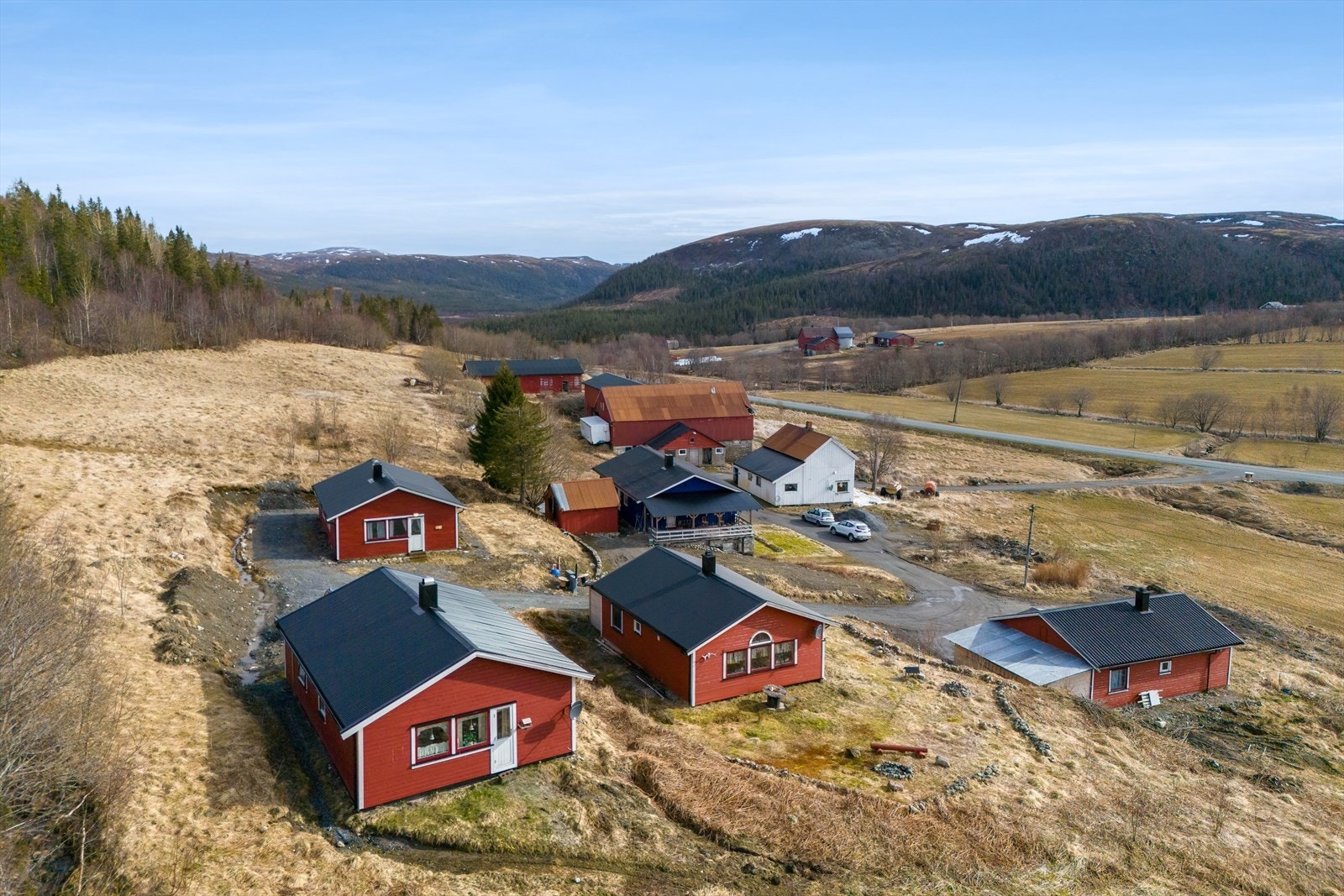 Selger har leid ut flere av boligene, noe som har generert gode leieinntekter. Galleribilde