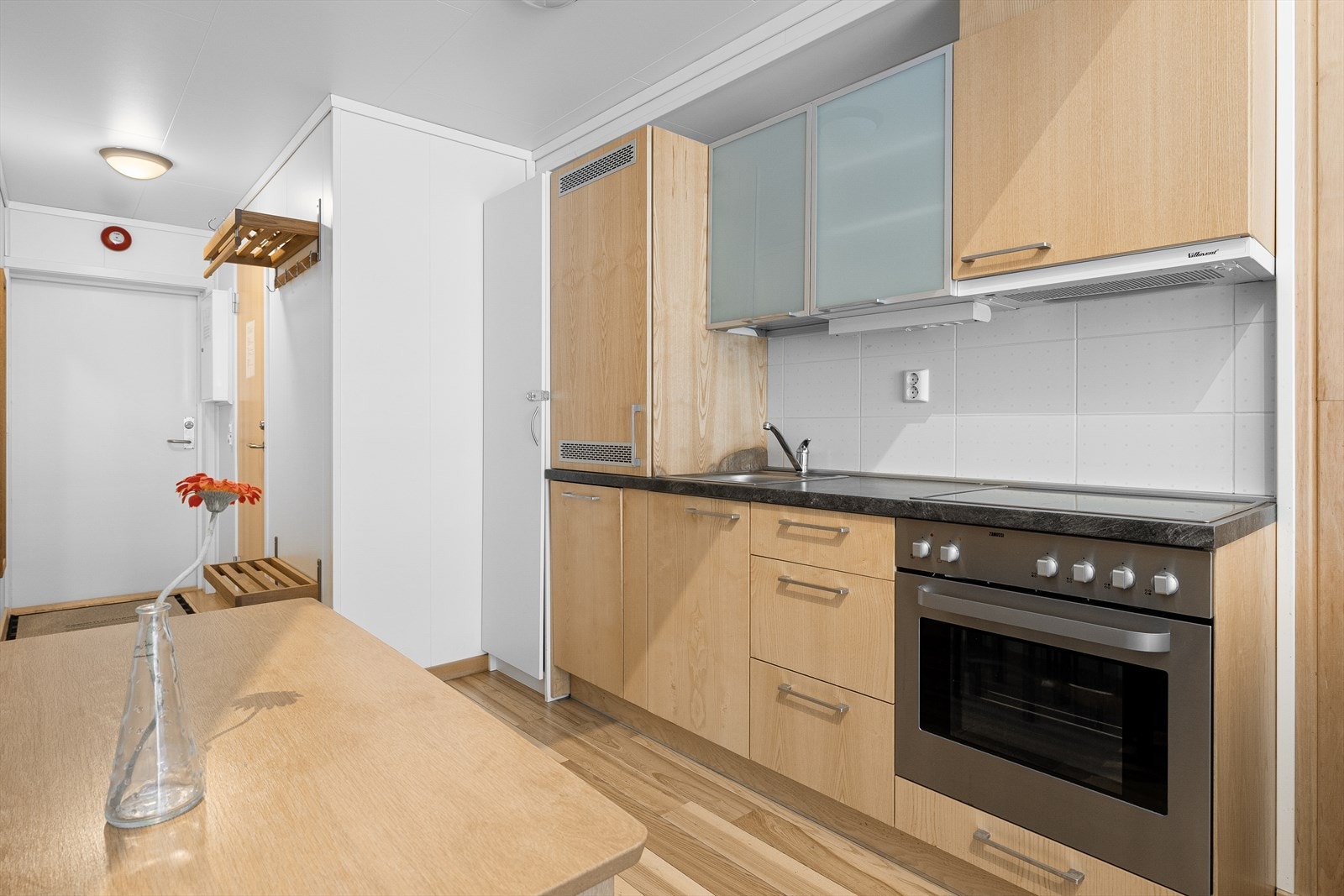 Enkelt kjøkken med alt man trenger til skiferien. Galleribilde