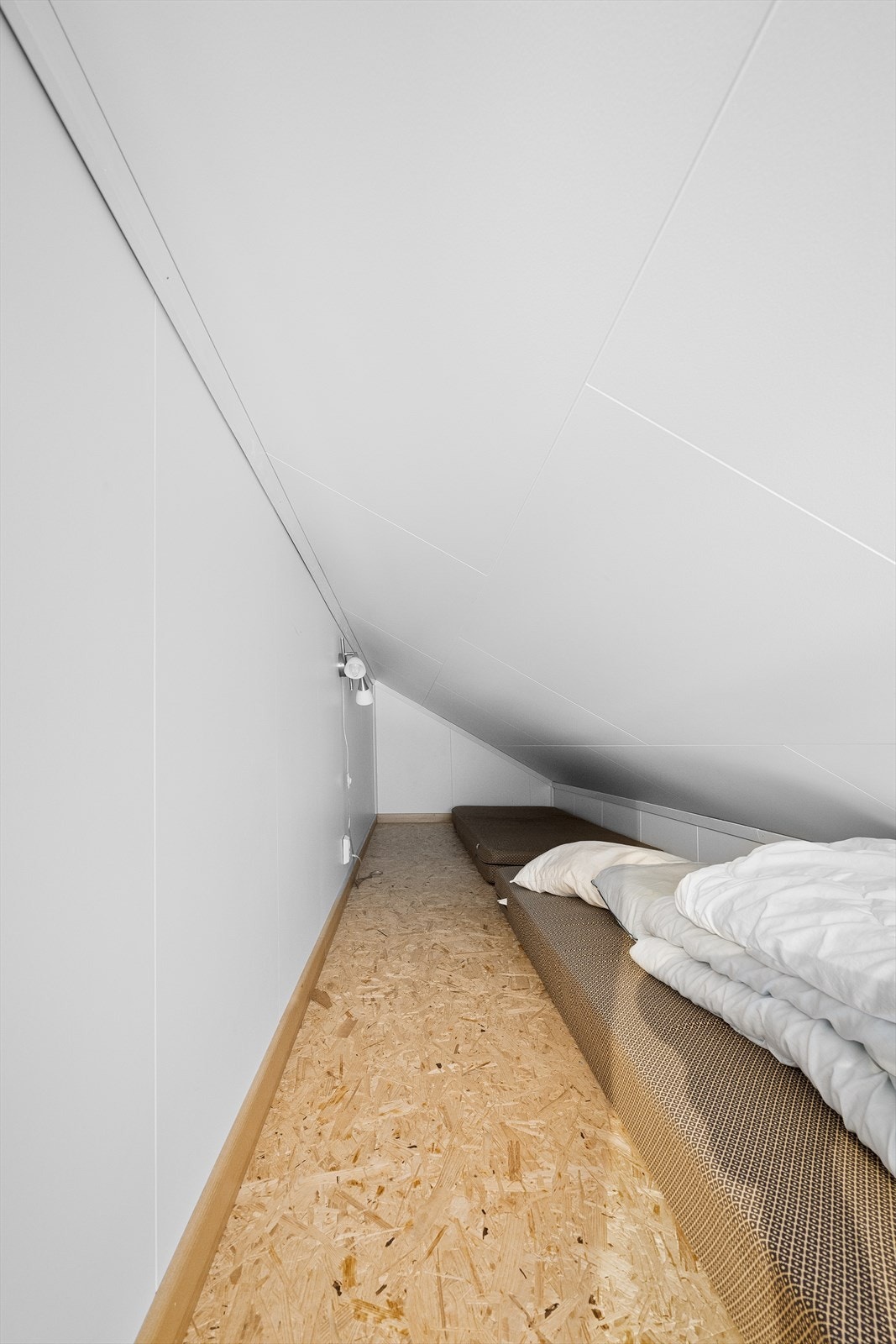 Hemsen har ikke målbart areal, men kan romme sovemadrasser for ytterligere soveplasser. Galleribilde