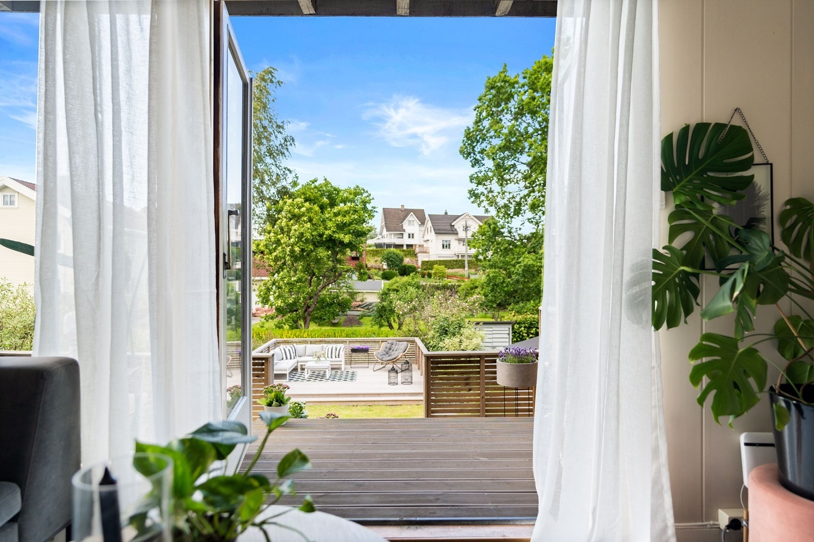 Fra stuen er det utgang til en herlig nordvendt terrasse på 22 m². Galleribilde