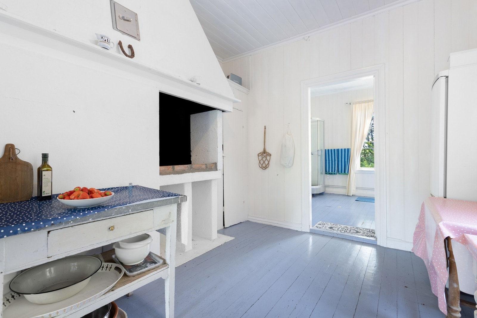 Overflatene består av tre på vegg- og gulvflater Galleribilde
