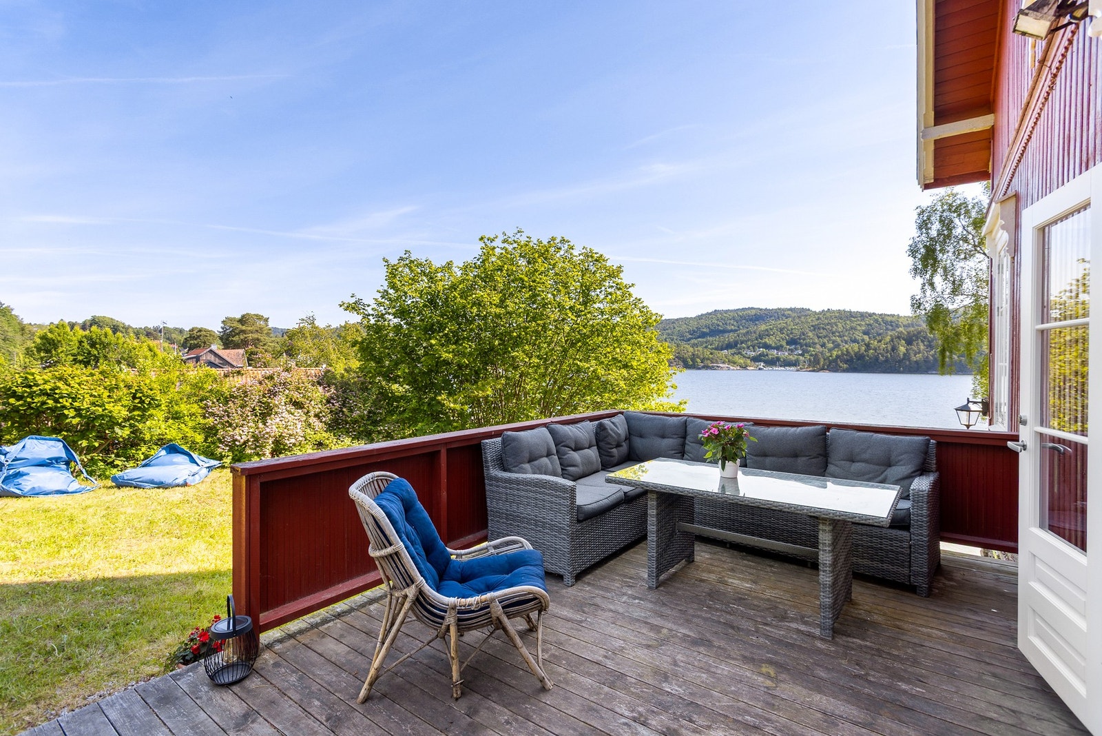 Terrasseområde ved boligens entrè Galleribilde