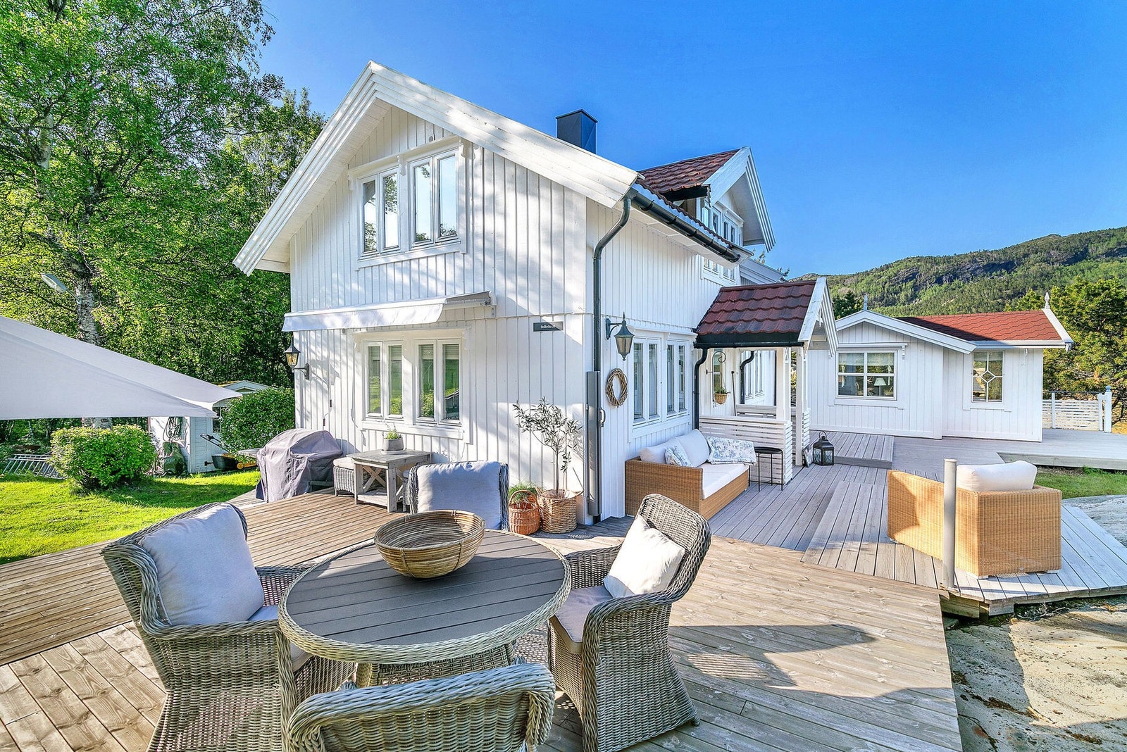 Flott platting rundt deler av fritidsboligen Galleribilde