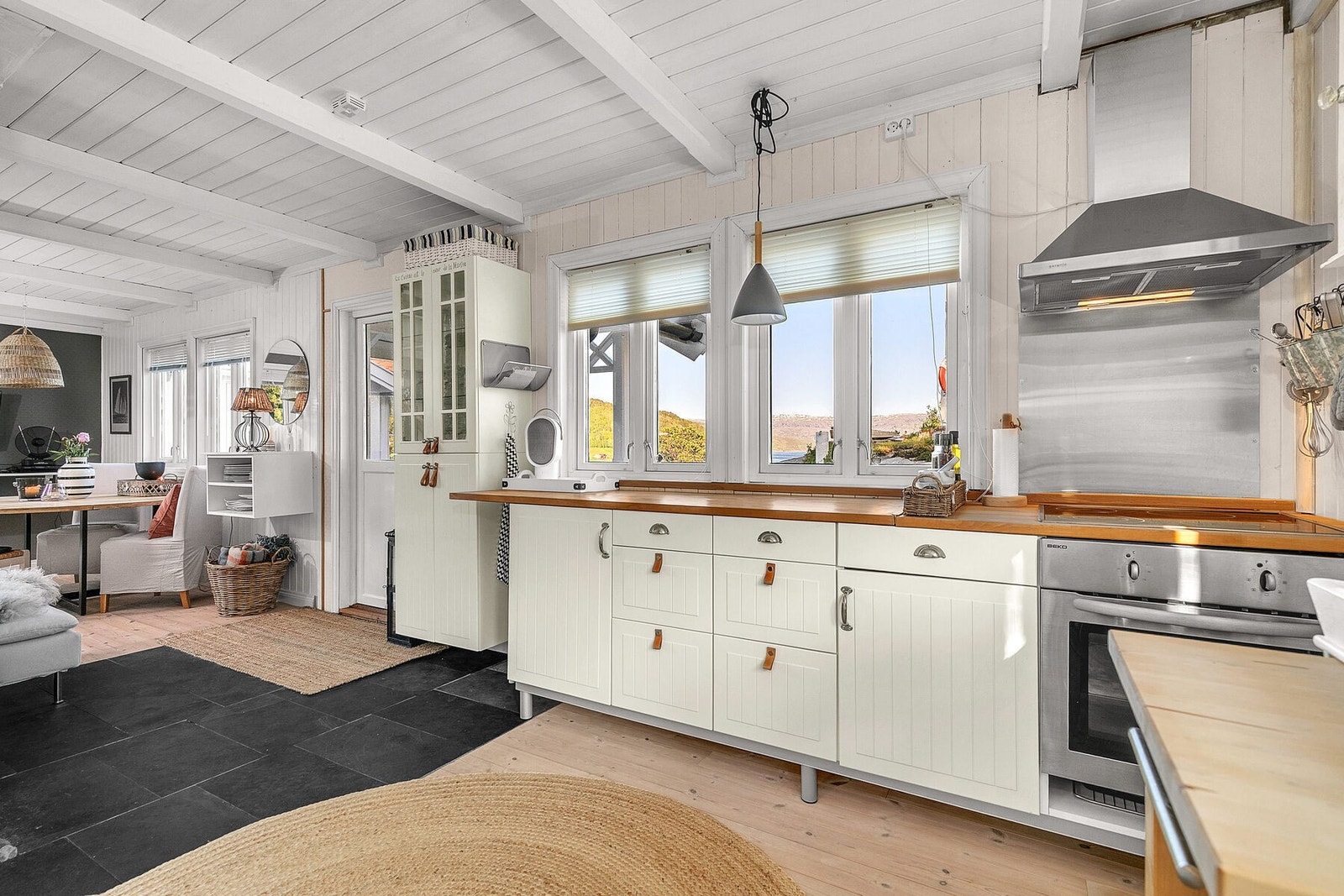 Her kan man nyte utsikten mens man lager mat Galleribilde