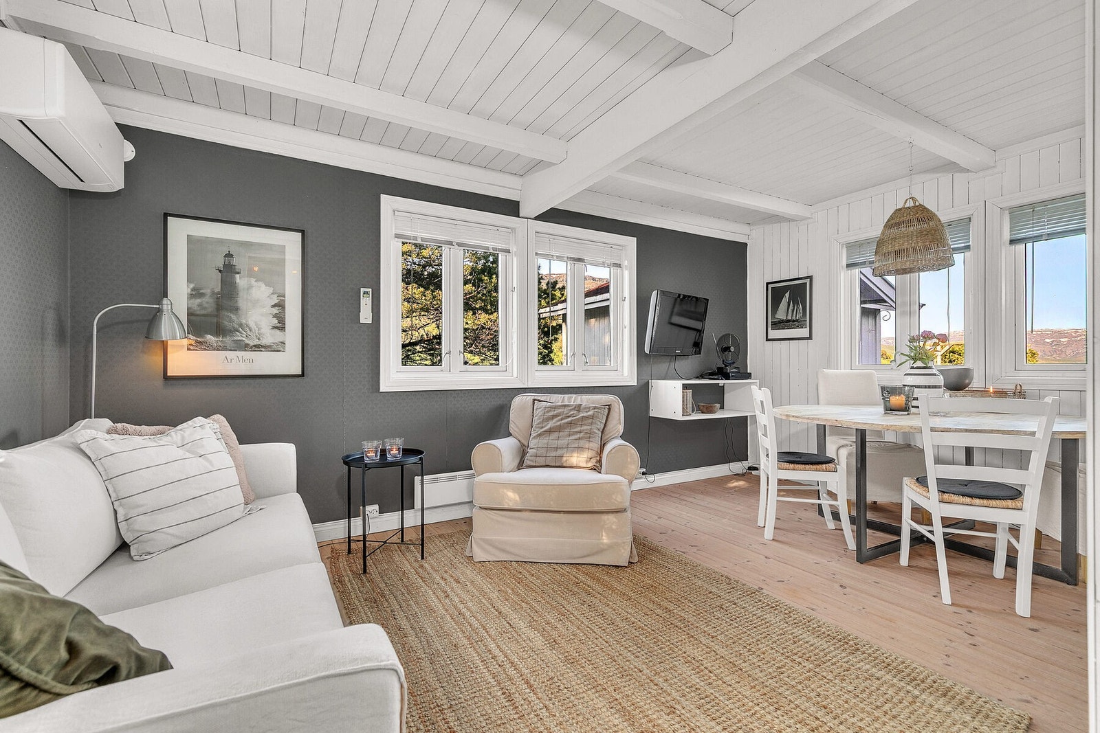 Stuen har godt med lysinnslipp Galleribilde