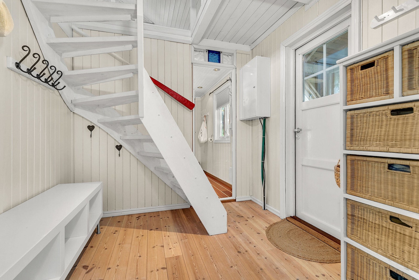 Gang med trapp opp til loft Galleribilde