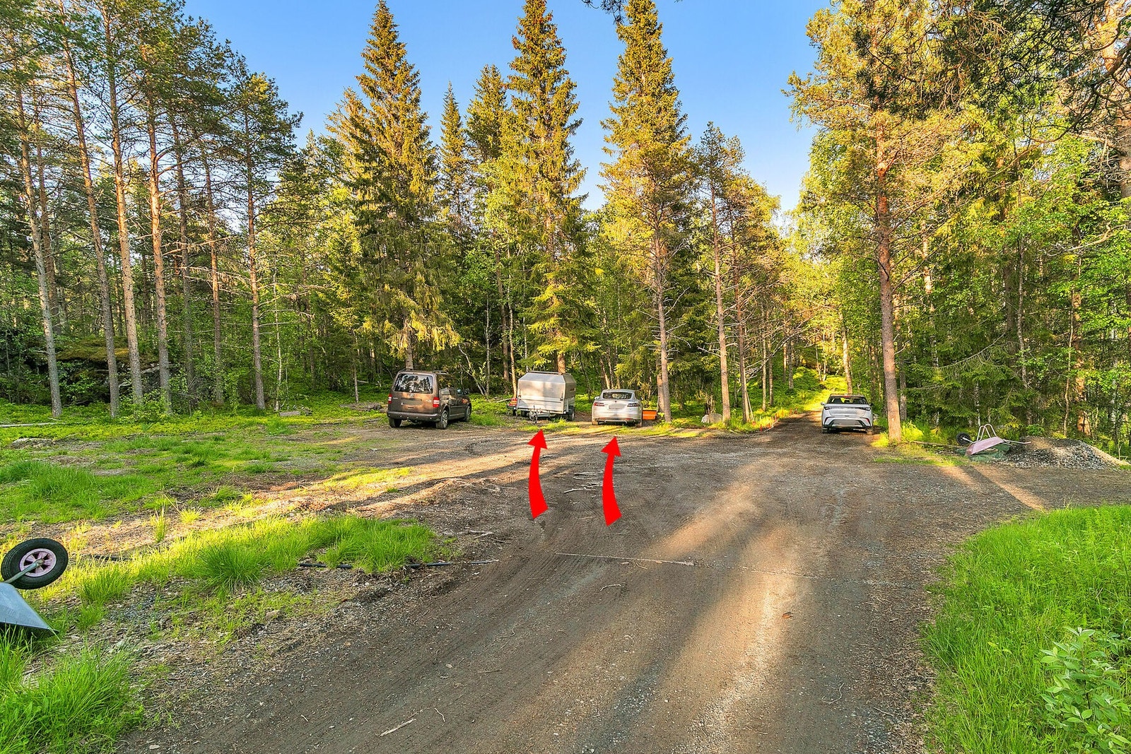 Hytten disponerer to parkeringsplasser Galleribilde