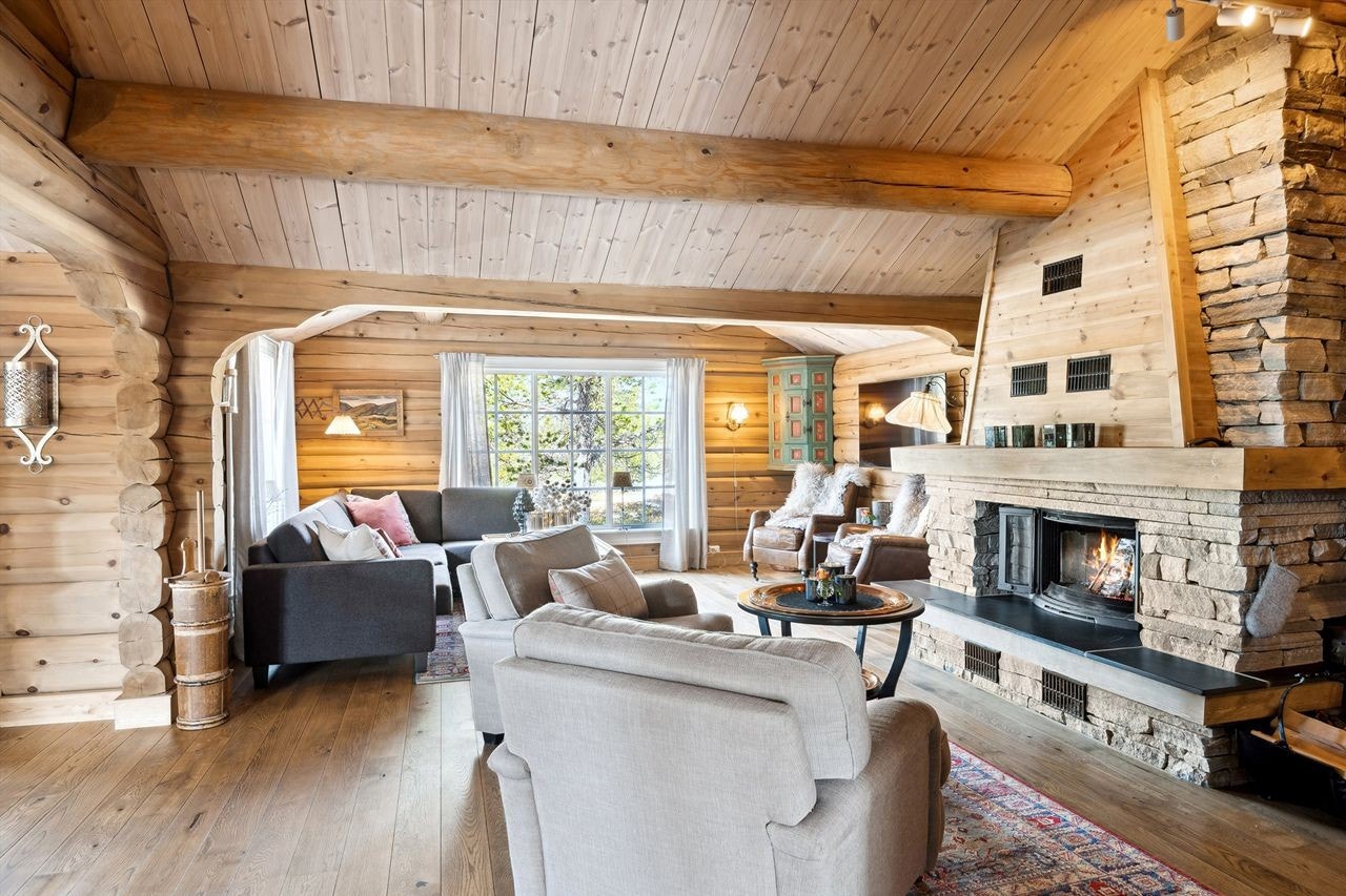 Stuen med mulighet for flere sittegrupper Galleribilde