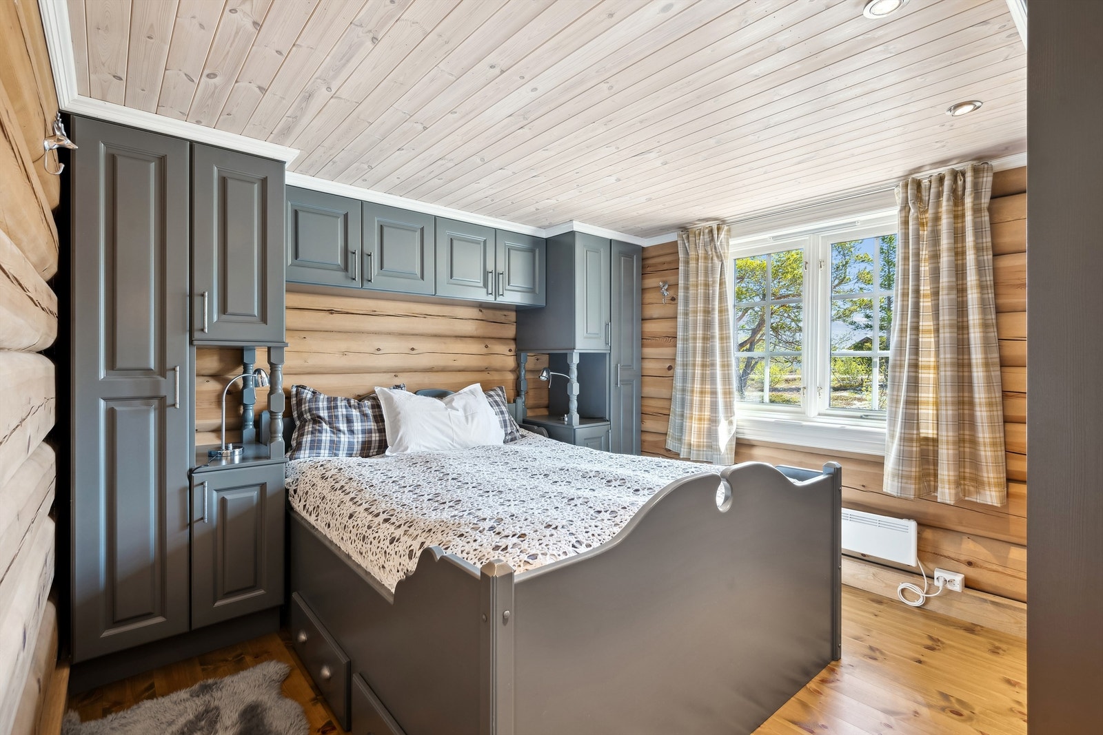 Soverom 2 er av samme kvalitet som hovedsoverommet Galleribilde