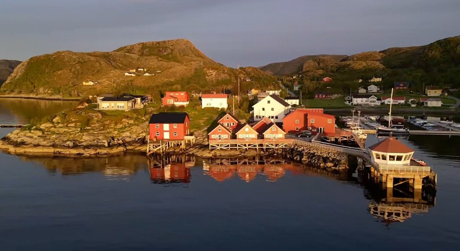 Området byr på flott skjærgård og kjent for godt sjøfiske og vakre naturopplevelser. Galleribilde